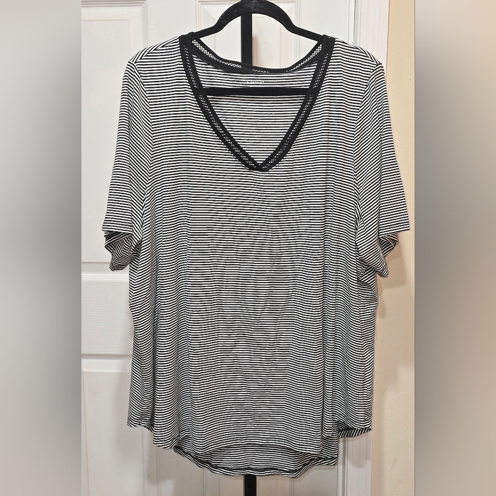 Lane Bryant Black White Stripe V Neck Tee Shirt Size 22/24